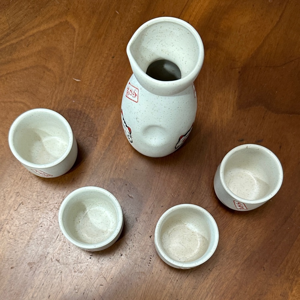 Ceramic Lucky Cat Sake Set - Cream and Red - Picture 3 of 4